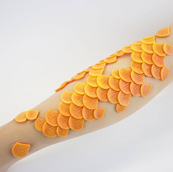 6. "Идея создания колготок с щупальцами была навеяна злодейкой из "Русалочки" - Урсулой. И, как обычно, я не ожидала, что новые колготки станут хитом в интернете," - рассказывает Даниэль.