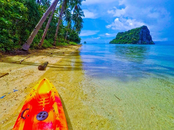 6. Если бы вы остались одни на необитаемом острове, что бы точно взяли с собой?