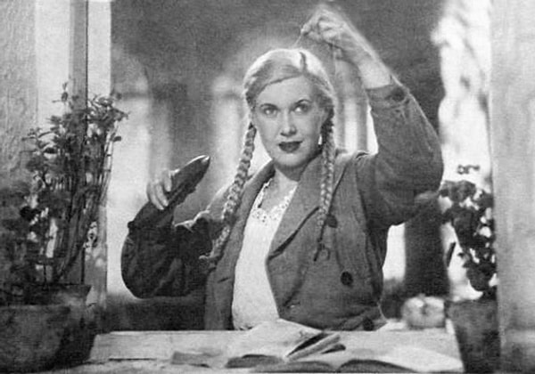 6. Кем становится героиня Любови Орловой в фильме "Светлый путь"?