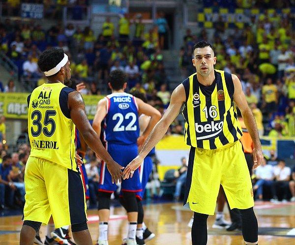 Tahincioğlu Basketbol Süper Ligi'nde 2015-2016, 2016-2017 ve 2017-2018 sezonlarında şampiyon olan sarı-lacivertli takım, yarınki maçta Anadolu Efes'i yenmesi halinde şampiyonluk serisini 4 sezona çıkaracak.