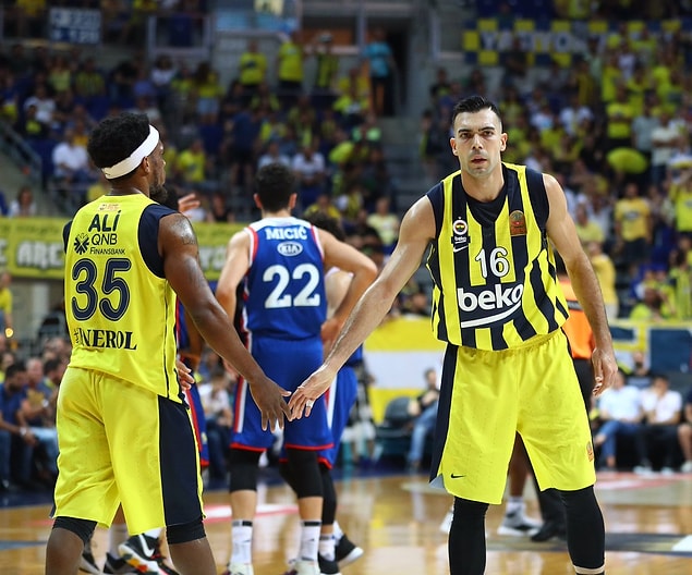 Tahincioğlu Basketbol Süper Ligi'nde 2015-2016, 2016-2017 ve 2017-2018 sezonlarında şampiyon olan sarı-lacivertli takım, yarınki maçta Anadolu Efes'i yenmesi halinde şampiyonluk serisini 4 sezona çıkaracak.