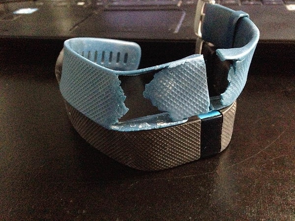 17. Фитнес-трекер, который со временем просто развалился