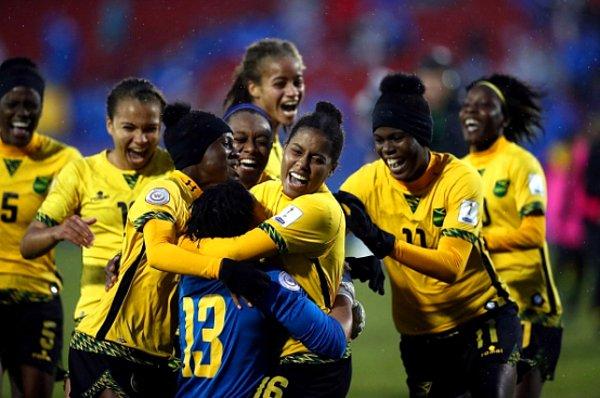 Diğer takımlar karşısında çok da başarılı olamayan Jamaika kadın milli takımının FIFA Kadınlar Dünya Kupasına katılan ilk Karayip milleti olması bile yeterliydi.