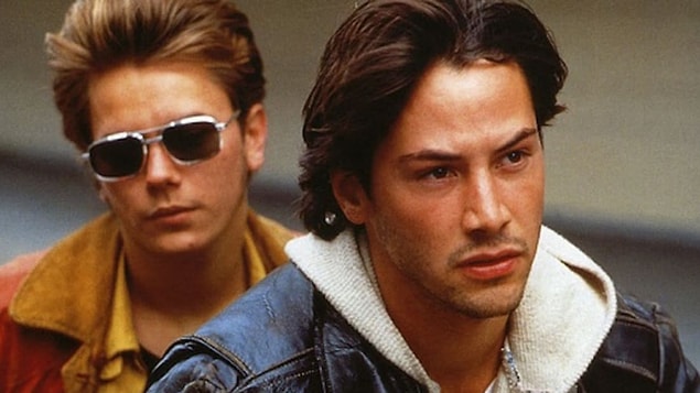 Keanu Reeves'i birçok aktör arasında farklı bir yere koyabilecek en önemli özelliği belki de hiçbir zaman tek bir rol kalıbına bürünmemesi; My Own Private Idaho da bunun iyi bir örneği.