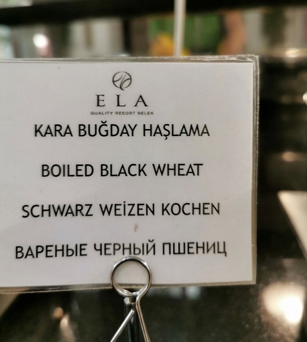 3. Турецкие отели славятся своими диковинными завтраками :)