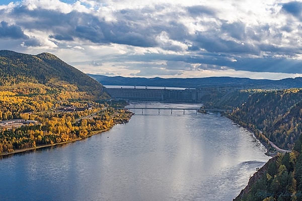 3. Река Енисей впадает в...