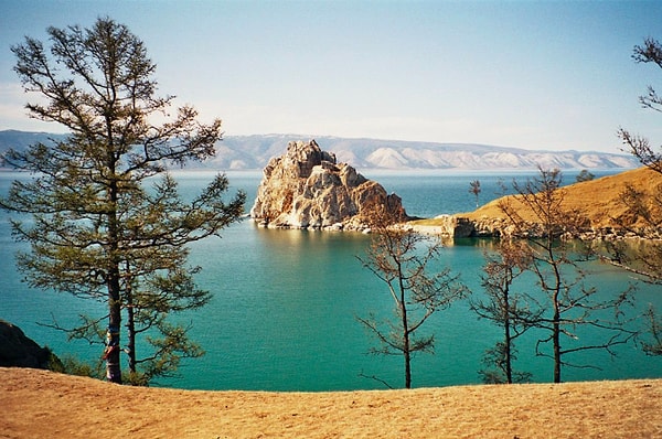 2. Озеро Байкал находится в/на...