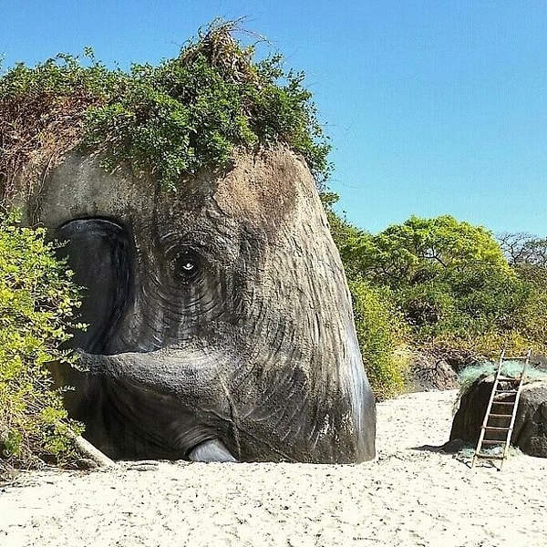 11. Однажды он украсил небольшую скалу, придав ей образ слона
