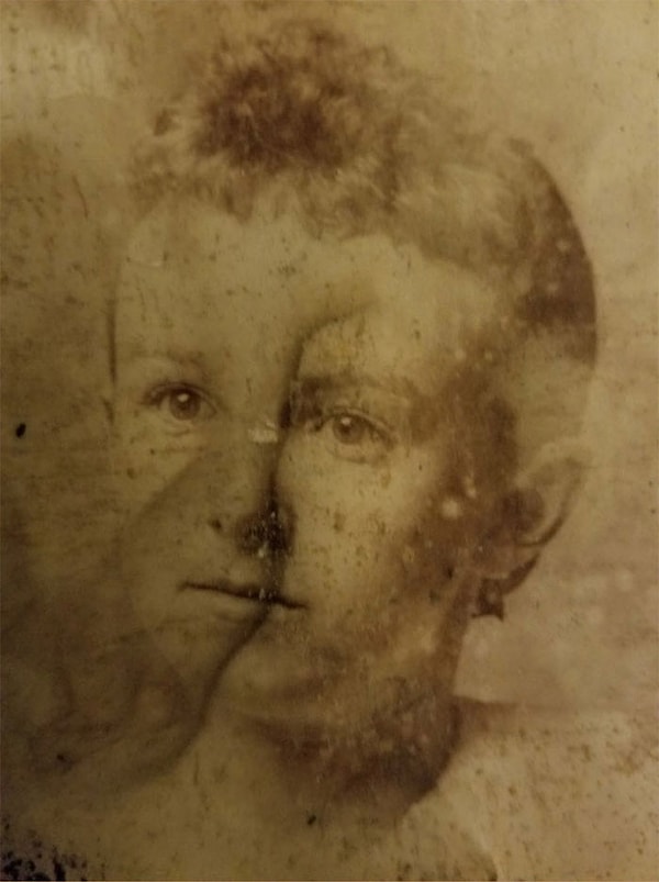 2. "Единственный снимок деда, который был поврежден"