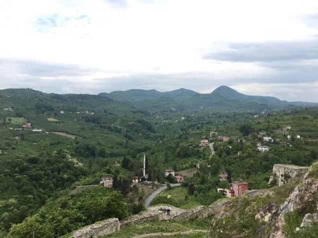 Hekimoğlu, çatışma sonunda çemberi yararak onlardan kurtulur.