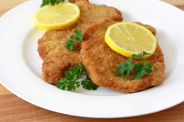 Şinitzel, evde hazırlama maliyeti, 6 lira 25 kuruş; restoranlarda ortalama fiyatı 25 TL.
