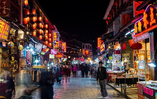 7. В Азии ежегодно съедают 4 миллиона котов.