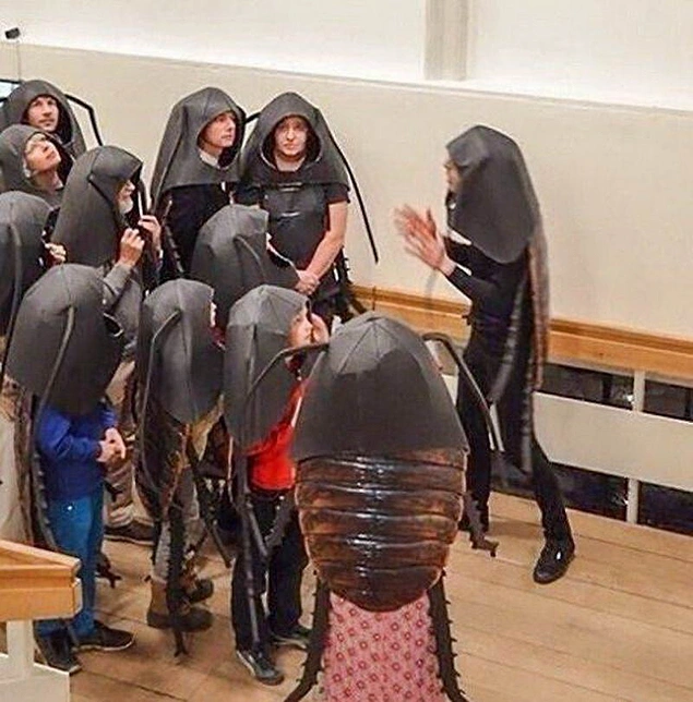 Наверное, совещаются, как ночью будут захватывать кухню