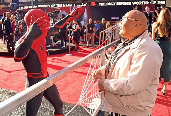 8. Забавный момент между Человеком-пауком и Джейкобом Баталоном