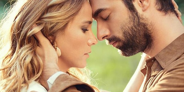 Efsane dizi Poyraz Karayel'in setinde ilişkilerine başlayan ve 2018 yılında 3.5 yıllık birlikteliklerini sonlandıran Burçin Terzioğlu ve İlker Kaleli, son yaptıkları paylaşımla kafaları karıştırdı.