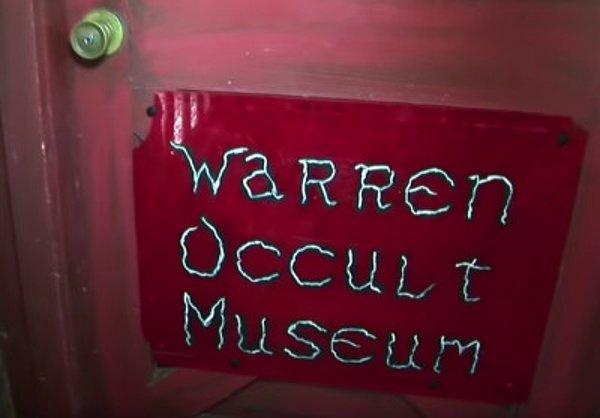 5. Warren çiftinin lanetli nesneleri sergilediği Warren's Occult Müzesi'ne gidip de şeytan bebek Annabelle'e yaklaştığınızda bir kilise müziği çalmaya başlanıyordu.