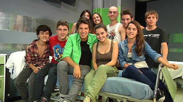 3. Красные браслеты