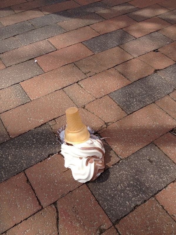 1. Обидно. Такая большая мороженка была :(