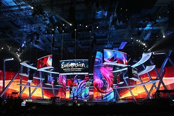 8. В каком году в России был впервые проведён конкурс песни "Евровидение"?