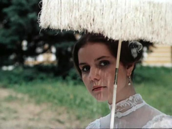 7. Несколько лет тому назад в одном из своих поместий жил старинный русский барин, Кирила Петрович Троекуров. Его богатство, знатный род и связи давали ему большой вес в губерниях, где находилось его имение.