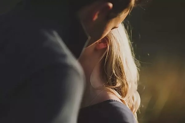 11. "Влюбляешься ведь только в чужое, родное — любишь"