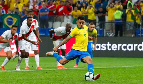 Kupaya aynı grupta başlayan Brezilya ve Peru'nun aralarındaki maçı kazanan 5-0'lık skorla Brezilya olmuştu.