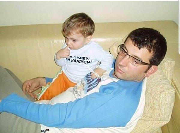 Geçtiğimiz günlerde sosyal medyaya Ekrem İmamoğlu ve oğlunun, geçmişten kopup gelen şöyle bir fotoğrafı düştü.