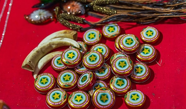 2. Вспомните название легендарного бальзама в железной круглой баночке, который считался панацеей от всех болезней.