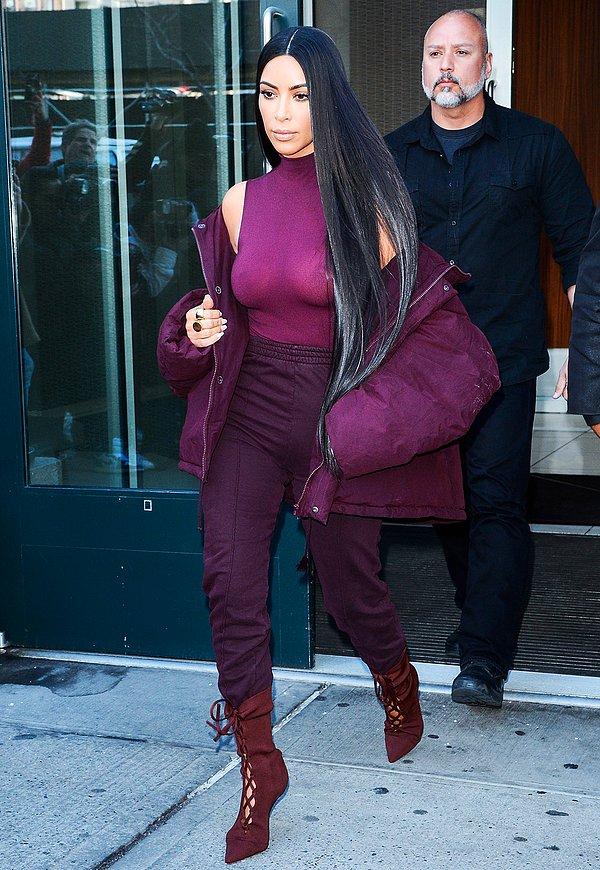 Montun orijinal ve Kanye West'e ait Yeezy markasına ait olduğunu belirten şarkıcı, Kim Kardashian'ın da eşinin markasını giymesinin doğal olduğunu söylemişti.