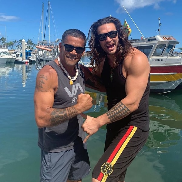 3. Сам актер плевать хотел на хейтеров и продолжает постить фото с отдыха