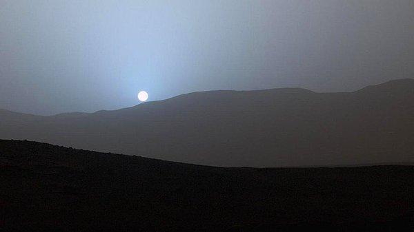 3. Mars'taki gün batımı mavi renktedir.
