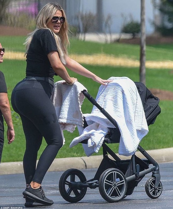 Но не всем повезло так от природы как Джен, поэтому женщины стали ложиться под нож, чтобы стать обладательницами пышных филейных частей.