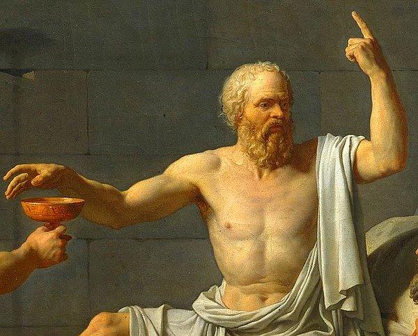 8. Sokrates: Devlet tarafından tanınan tanrılara saygısız davrandığı, gençleri yanlış yola soktuğu için idama mahkum edildi. Suçunu kabul edip tazminat ödeyerek ölümden kurtulabilirdi, ama bunu tercih etmedi. Atinalılar tarafından zehirle öldürüldü.