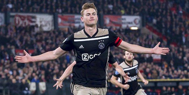 Geçtiğimiz sezon genç kadrosuyla Şampiyonlar Ligi'nde ortalığı birbirine katan Ajax'ın 19 yaşındaki kaptanı Matthijs de Ligt, Juventus ile anlaştı.
