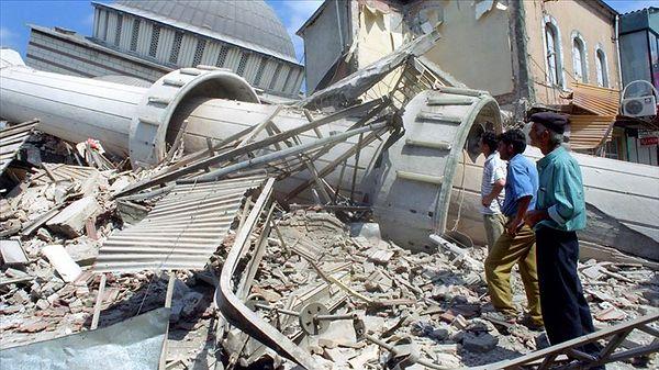 "En az iki en fazla dört deprem daha yaşayacağımız görülüyor"
