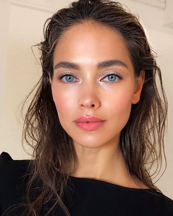 Согласно результатам теста, больше всего вам подходит сияющий макияж с эффектом влажной кожи!