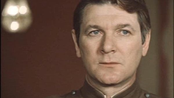 8. Где сотрудники МУРа смогли выследить Фокса в фильме «Место встречи изменить нельзя»?