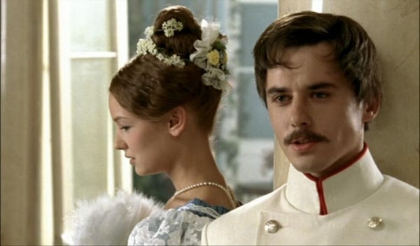 2. Вспомните, кто из персонажей носил кольцо с именем княжны Мери?