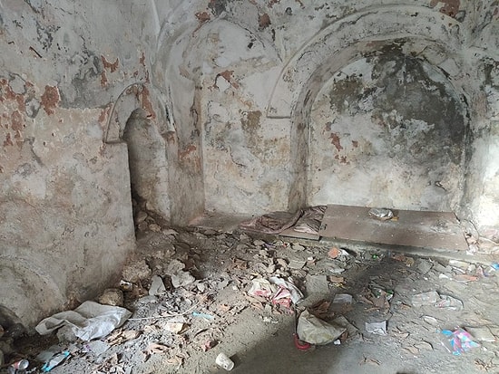 400 Yıllık Tarih Çöplüğe Döndü: Esenler'de Tarihi Su Sebili Bakımsızlıktan Tanınmayacak Halde