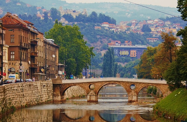 1. Столицей какой страны является Сараево?