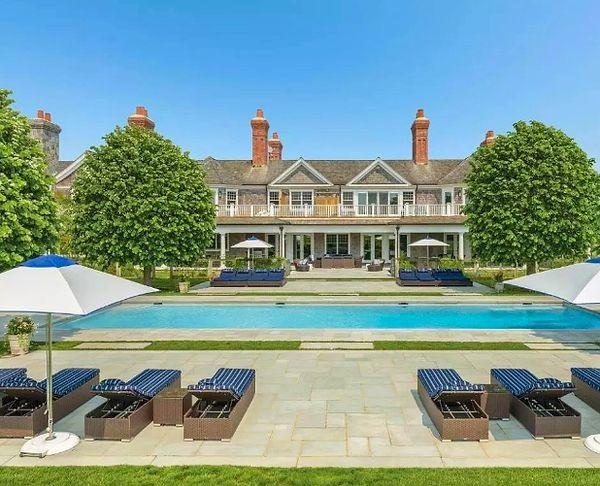 Beyoncé ve Jay Z'nin Hamptons'ta 1 aylığına kiraladığı 1 milyon dolarlık evin görüntüleri yayınlandı.