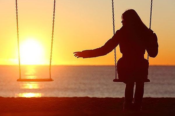 3. "Кто хочет удержать – тот теряет. Кто готов с улыбкой отпустить –..." Эрих Мария Ремарк "Жизнь взаймы"