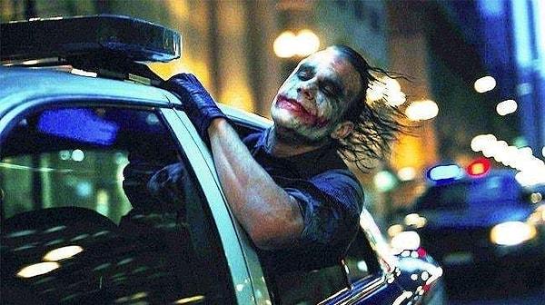 7. Ledger, Joker makyajıyla kaykay yaptı.