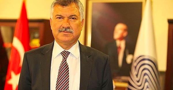 1. Adana Büyükşehir Belediye Başkanı Zeydan Karalar'ın Meclis Üyesine "Niye Ters Ters Bakıyon, Hayrola?" Demesi Sosyal Medyanın Gündeminde