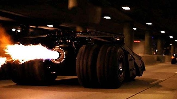 13. Batmobile'i sürme provaları sırasında bir teknisyen hayatını kaybetti.