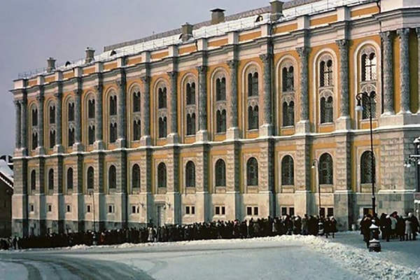 22. Боровицкая улица в Москве неподалёку от Кремля!