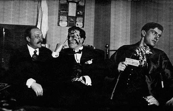 8. К какому художественному течению принадлежали поэты Н.Д. Бурлюк, Д.Д. Бурлюк, В.В. Маяковский, В.В. Хлебников, Г.Л. Кузьмин, С.Д. Долинский?