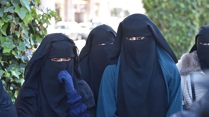 Hollanda'da Burka ve Peçe Yasaklandı: Uymayana 150 Euro Ceza