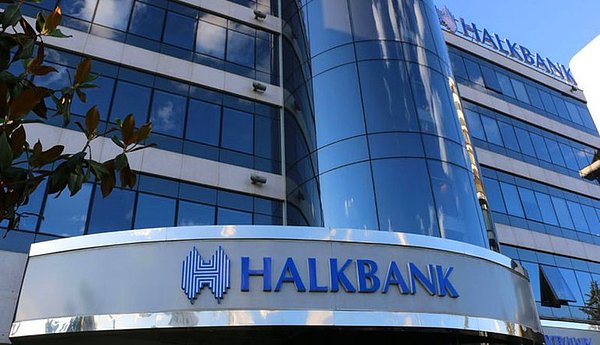 Faiz indirimi haberleri peşi sıra gelirken bir haber de Halkbank'tan geldi.  Tüketici kredisi için faiz %1,49'a çekilirken konut kredisi faizi de %0,99 oldu.