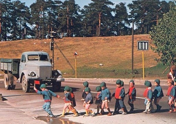 22. Дети останавливают движение в Таллине, 1975 год.